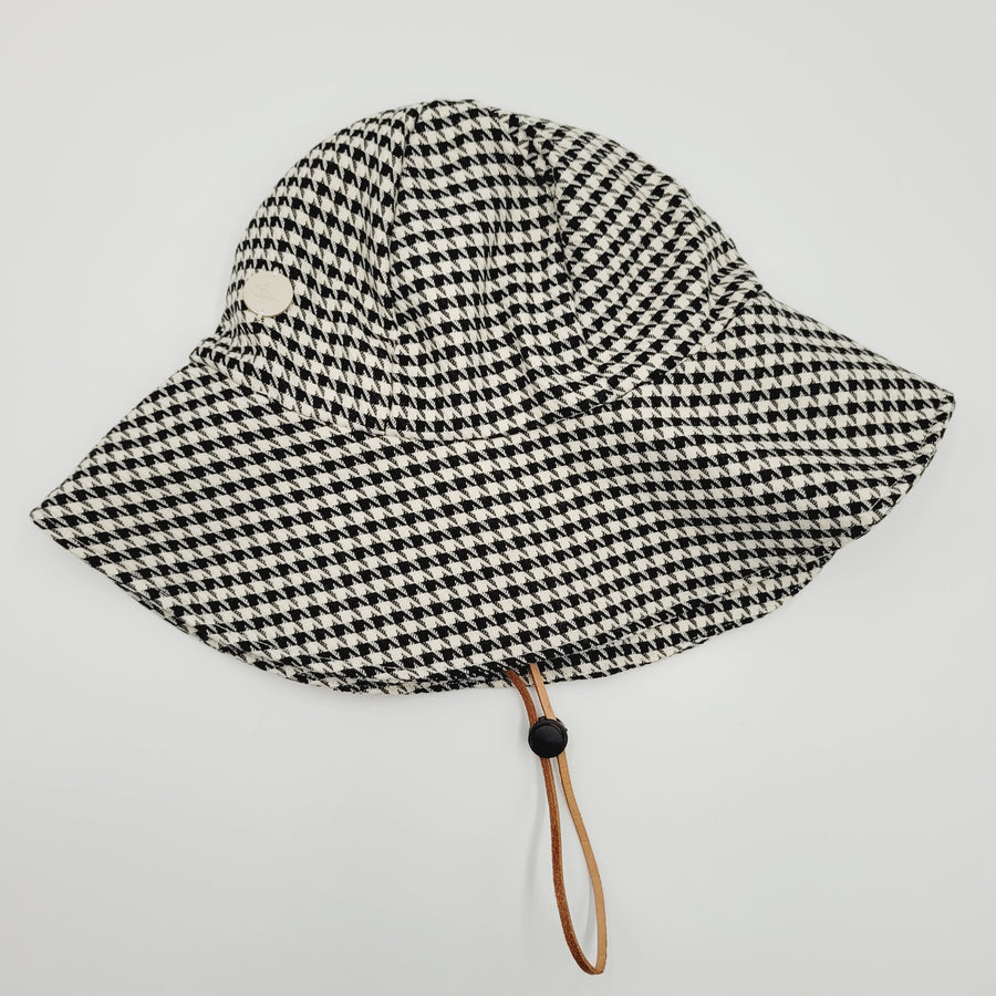 Adult Winter Hat (Houndstooh)